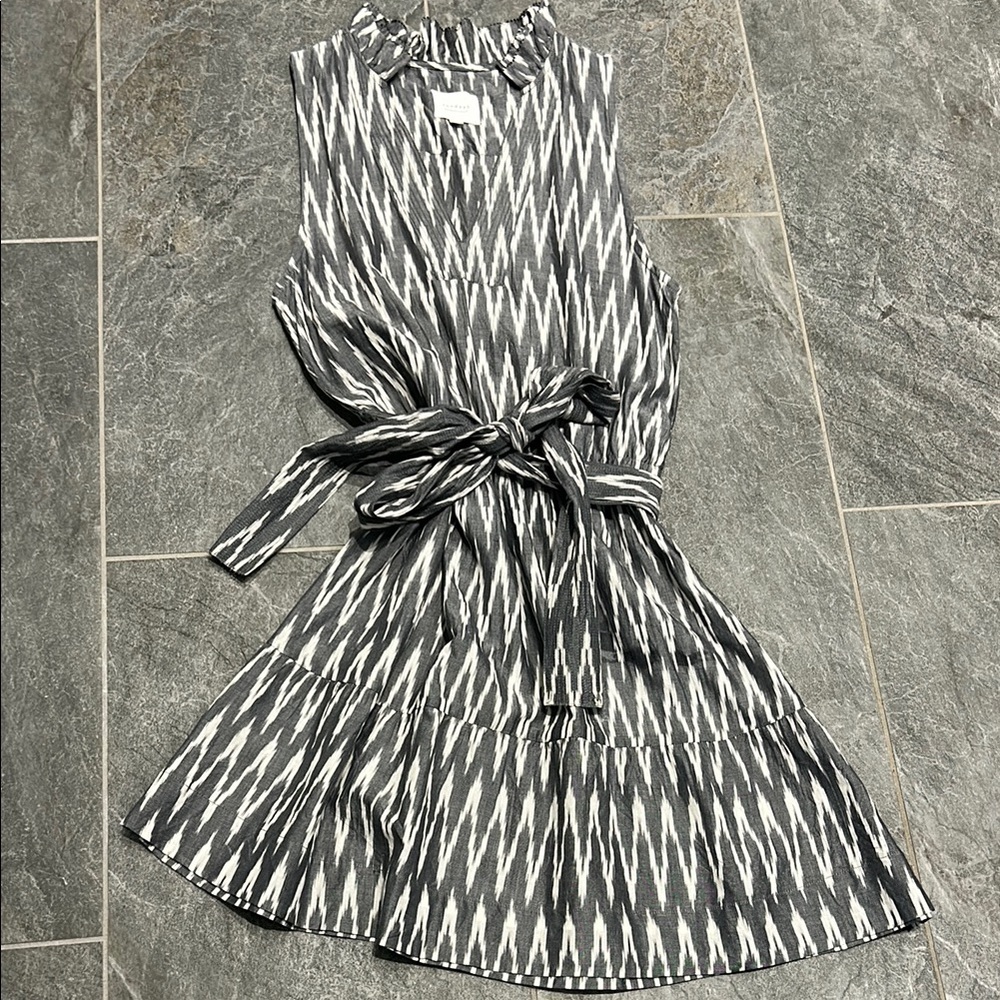 Womens Sunday’s  brand XS grey & white sleeveless Ikat design dress